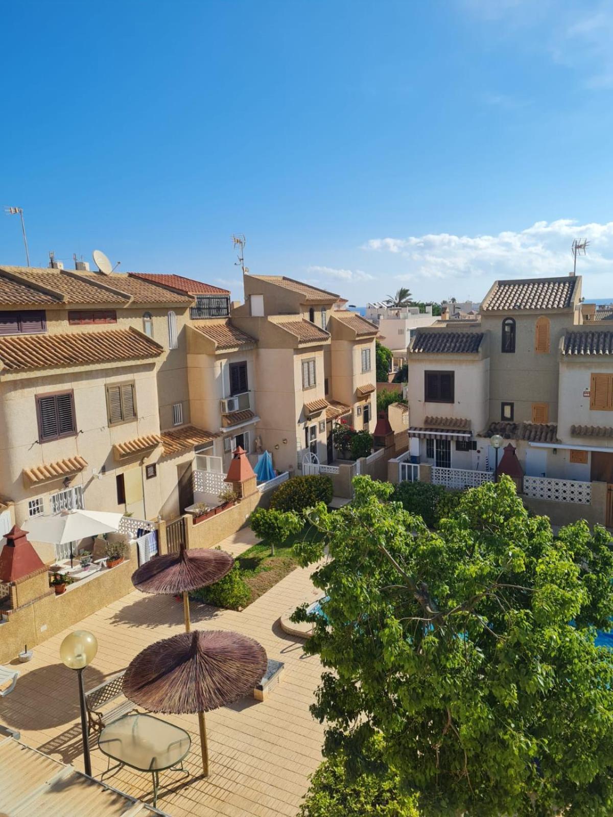 Chalet Adosado Unifamiiar Rocasol Beach Torrevieja Exterior photo